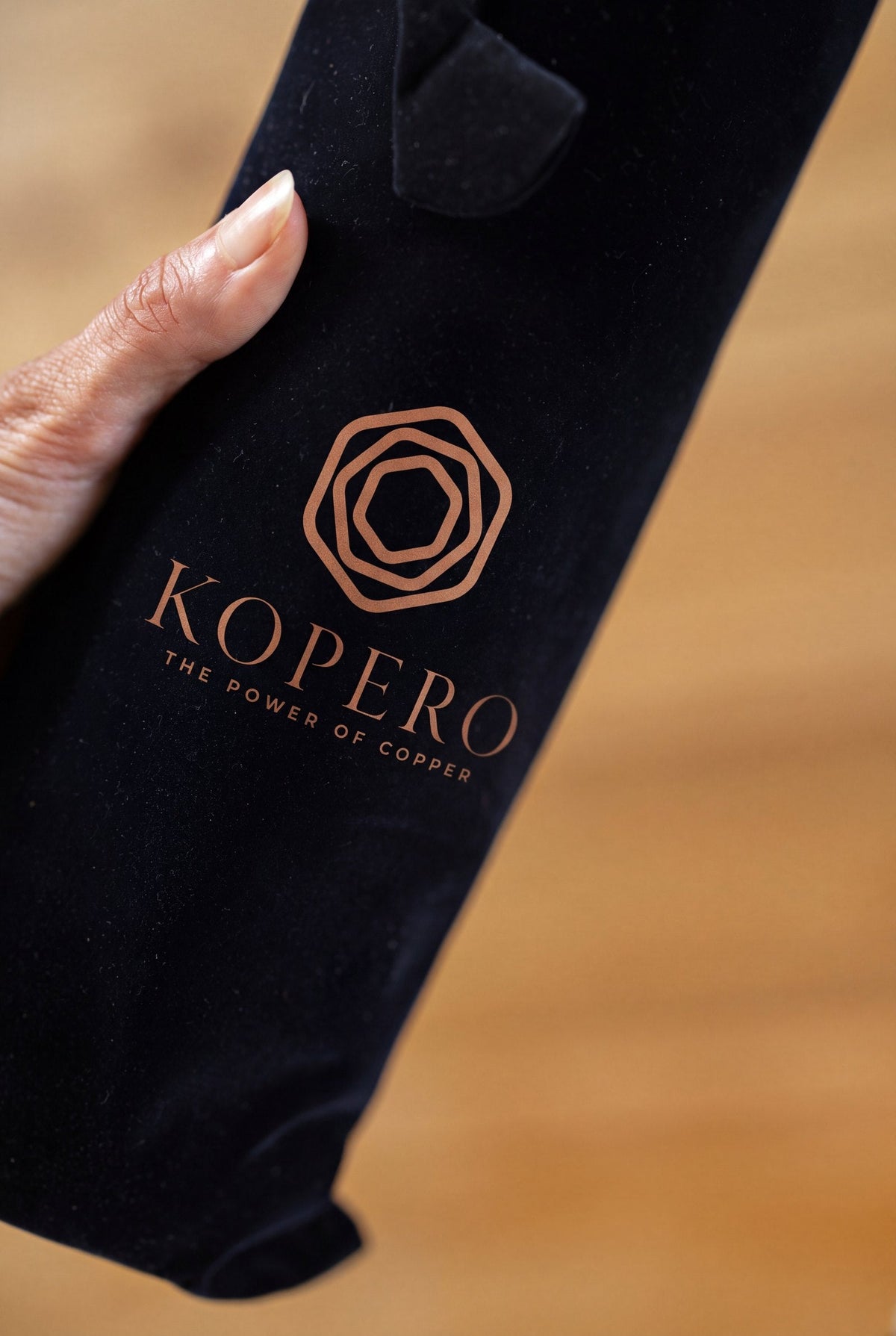 La bolsa de terciopelo: para qué sirve y cómo mantenerla impecable