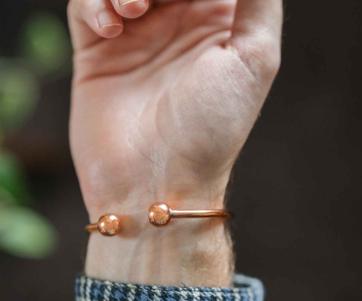 Pulsera de cobre con o sin imanes: ¿qué eliges?