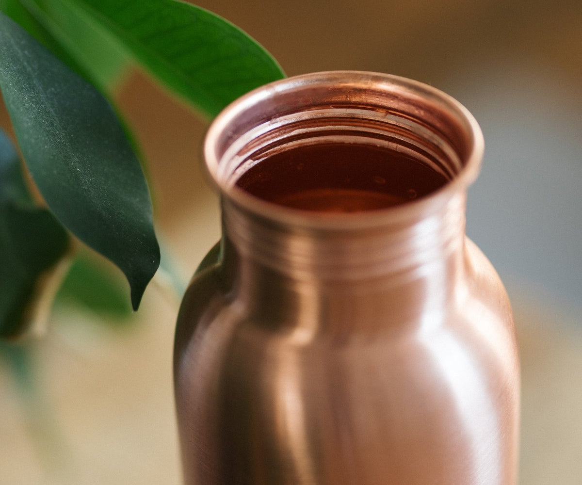 ¿Es sano el agua de cobre? Qué hace el cobre en tu cuerpo