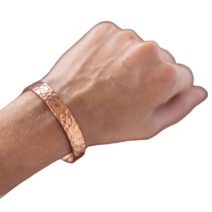 Pulsera de Cobre Kopero Martillada en la muñeca, brazalete martillado de cobre puro