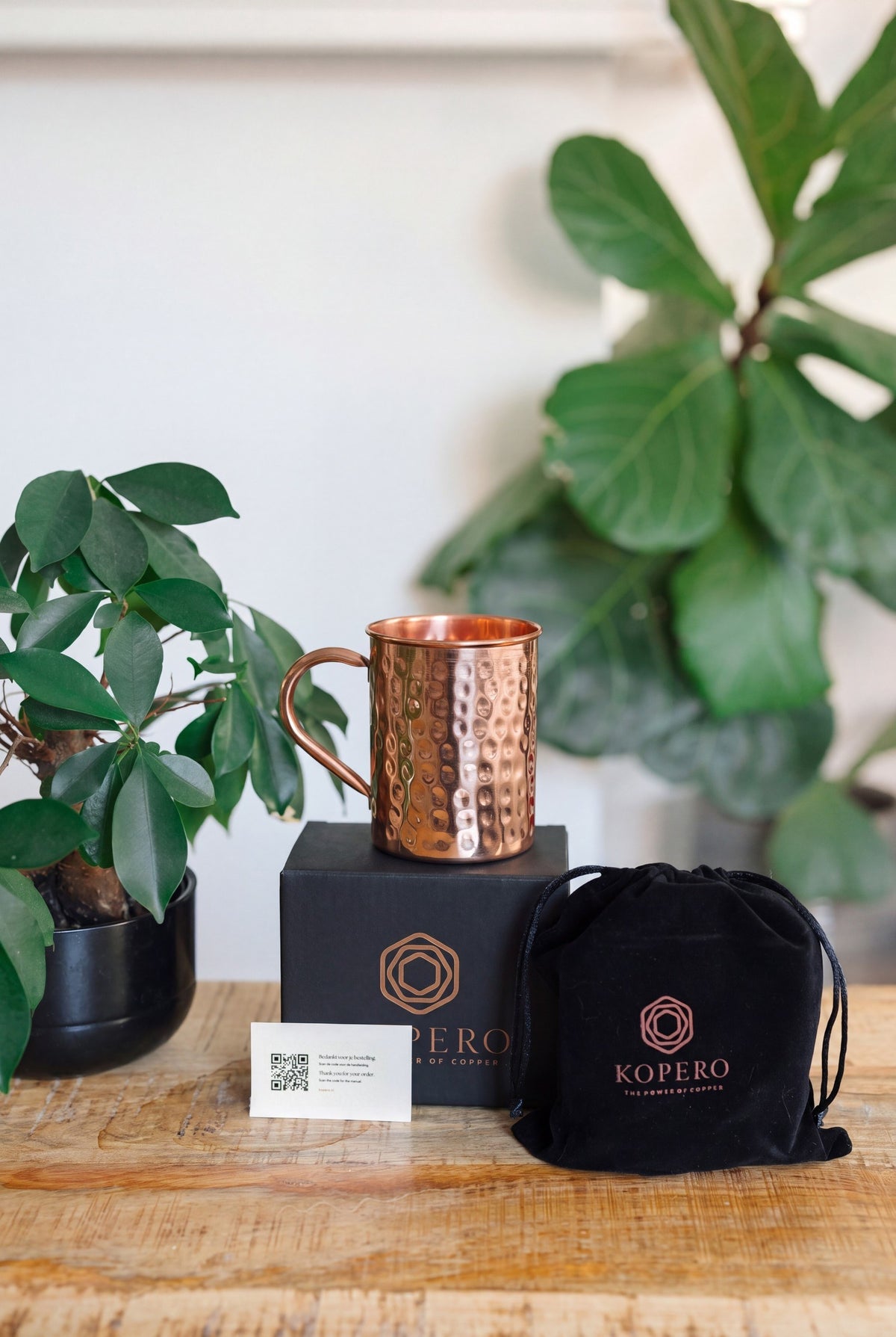 Taza de cobre Kopero Martillado, con la caja Kopero negra, la bolsa de terciopelo y la tarjeta de agradecimiento