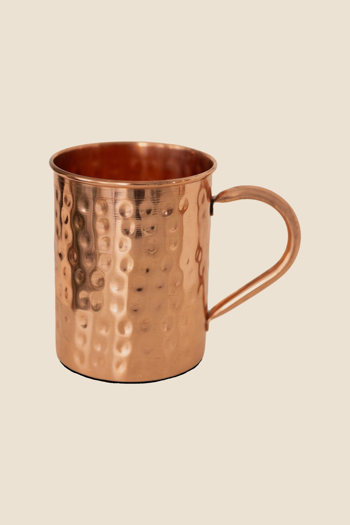 Taza de cobre Kopero Martillado, foto de producto sobre fondo blanco