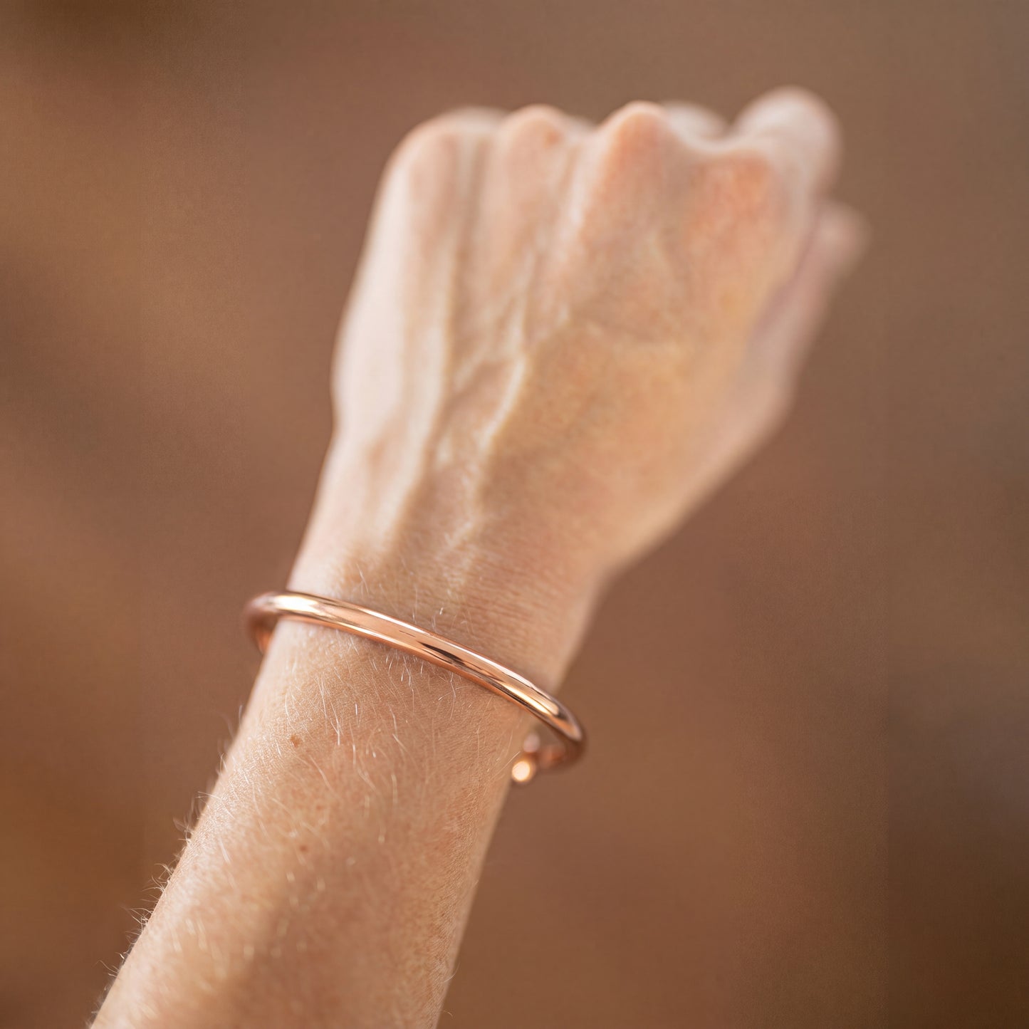 Kopero Premium Pulsera de Cobre Redonda, brazalete de alambre redondo y liso en la muñeca