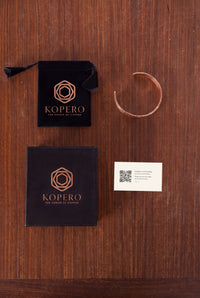 Kopero Premium Pulsera de Cobre Martillada, con bolsa de terciopelo, caja y tarjeta de agradecimiento